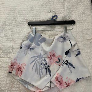 Seek the Label floral white shorts - S